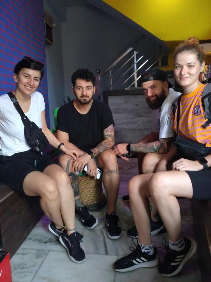 Big Brother Hostel Hotel Агра Екстериор снимка