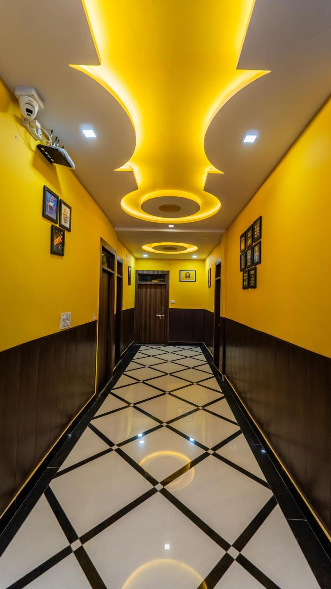 Big Brother Hostel Hotel Агра Екстериор снимка