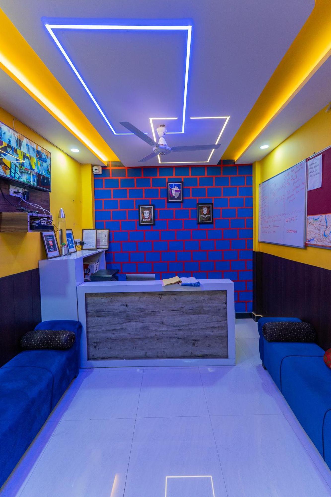 Big Brother Hostel Hotel Агра Екстериор снимка